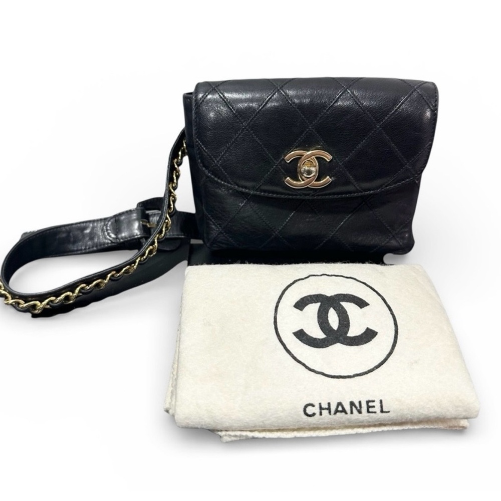 💕CHANEL Black quilted mini belt bag